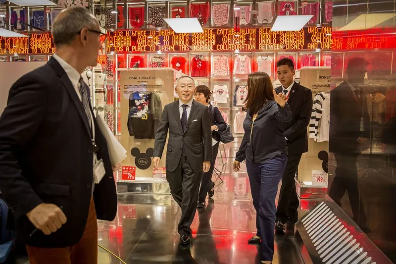 تاداشي ياناي.. الرجل العصامي الذي وظف نجاحه الساحق لخدمة البشرية 