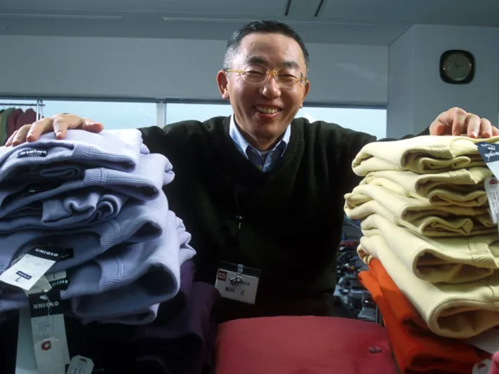 تاداشي ياناي.. الرجل العصامي الذي وظف نجاحه الساحق لخدمة البشرية 