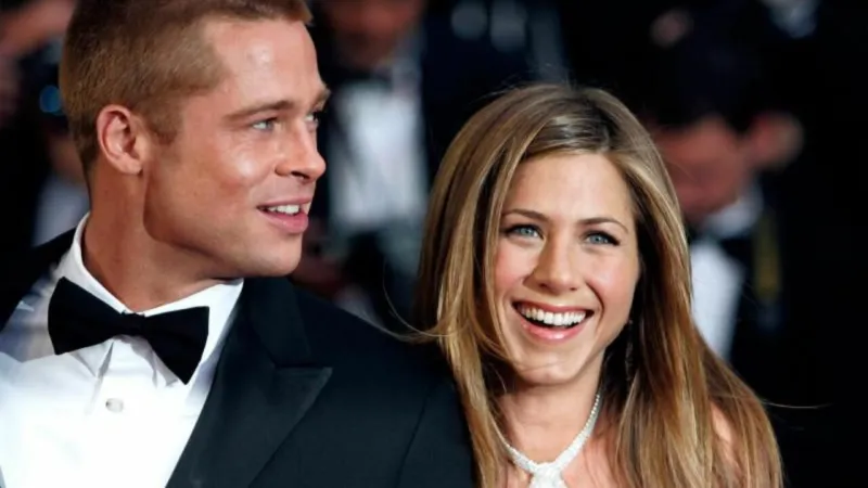 ما قصة حمل جنيفر إنيستون من براد بيت؟