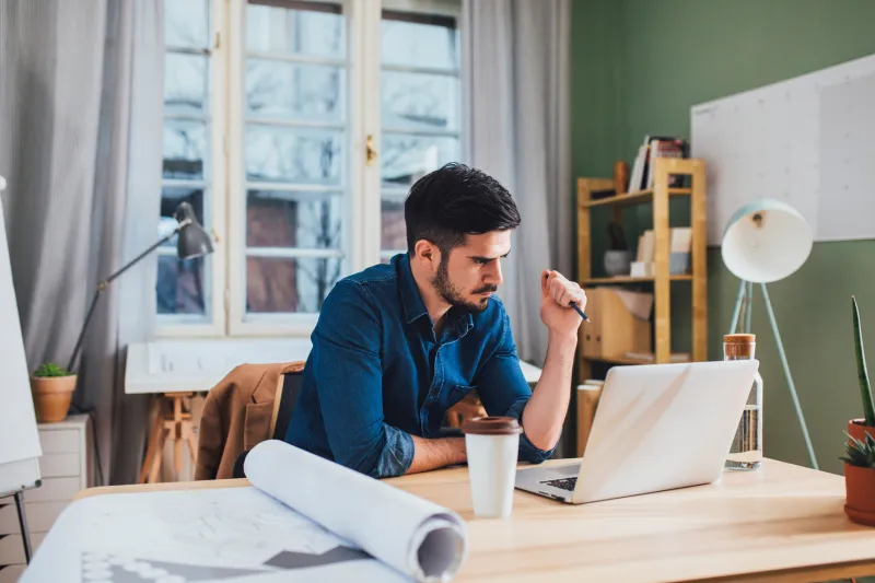 الوظيفة أم العمل الحر.. أيهما أفضل؟