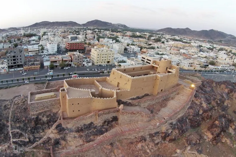 مدينة حائل.. قوس جبل السمراء والعاصمة الإدارية والإقليمية للمنطقة