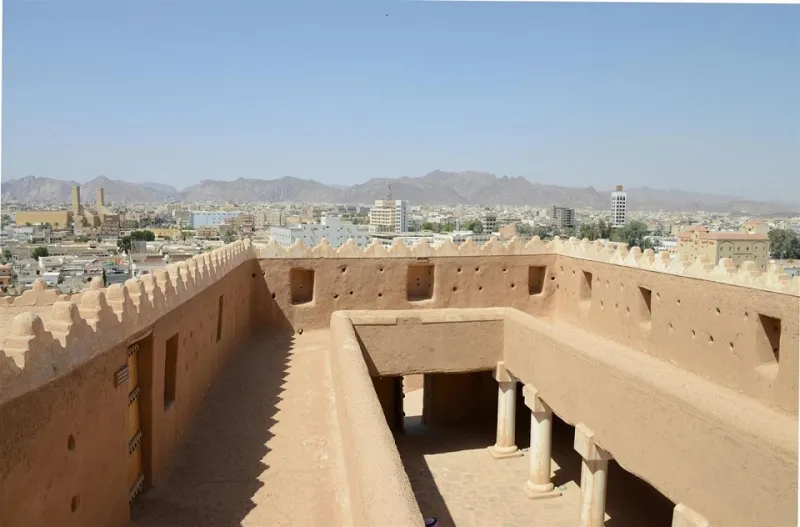 مدينة حائل.. قوس جبل السمراء والعاصمة الإدارية والإقليمية للمنطقة