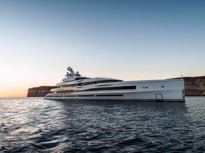 هل تنفق 2مليون دولار لإيجار هذا اليخت في أسبوع واحد؟! (فيديو)