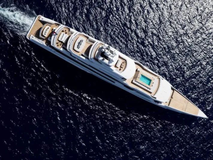 هل تنفق 2مليون دولار لإيجار هذا اليخت في أسبوع واحد؟! (فيديو)