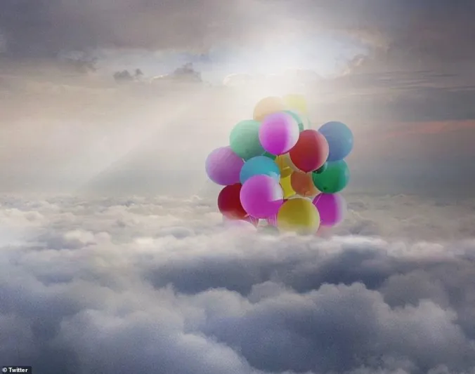 على طريقة فيلم up.. ساحر يطير 24 ألف قدم بـ 52 بالونًا ! (فيديو)