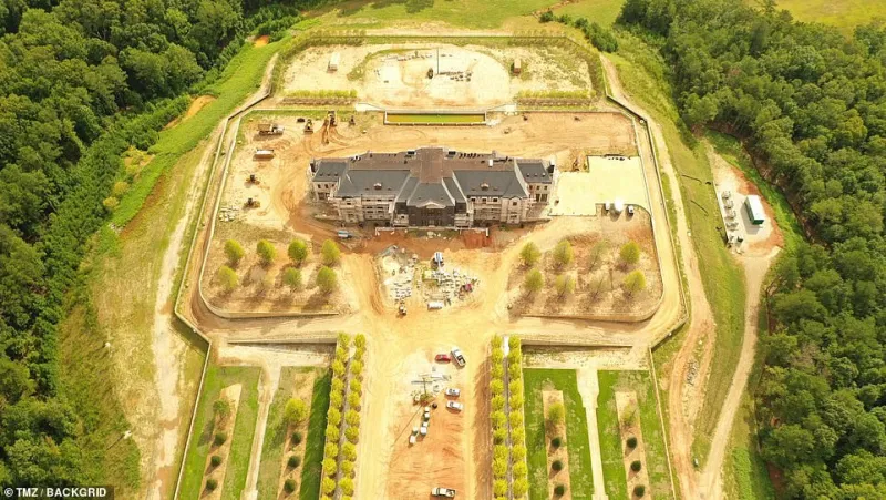 بعد حصده للقب ملياردير..شاهد لقطات مسربة لقصر «تايلر بيري» الفاخر 