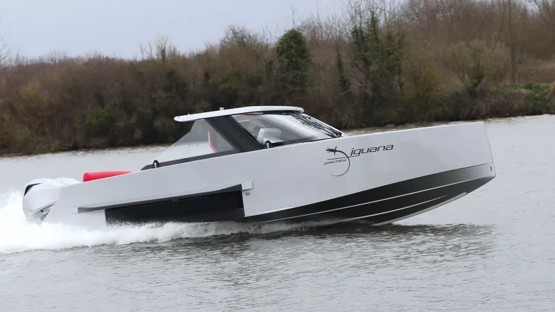  بمسار أشبه بالدبابة ..شاهد أول يخت برمائي فاخر في العالم 