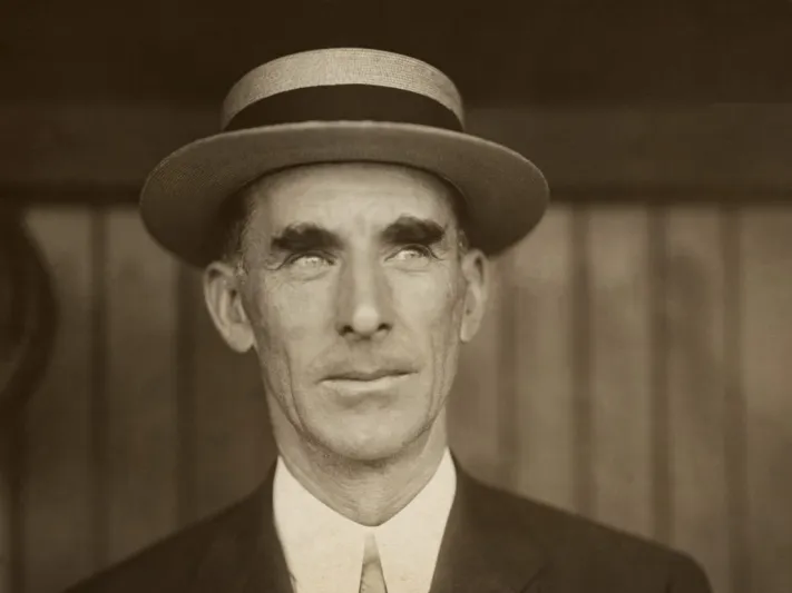  أكثر القطع أناقة للرجل .. تاريخ تطور القبعات عبر العصور