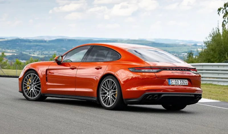 سيارة بورش باناميرا Turbo S لعام 2021