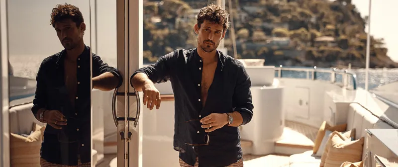 القميص وأناقة السهل الممتنع: هكذا تتألق في كل الأوقات