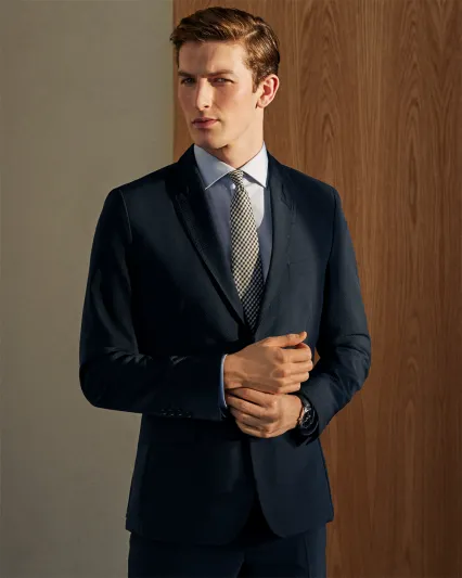 القميص وأناقة السهل الممتنع: هكذا تتألق في كل الأوقات