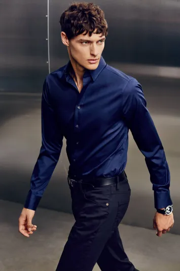 القميص وأناقة السهل الممتنع: هكذا تتألق في كل الأوقات