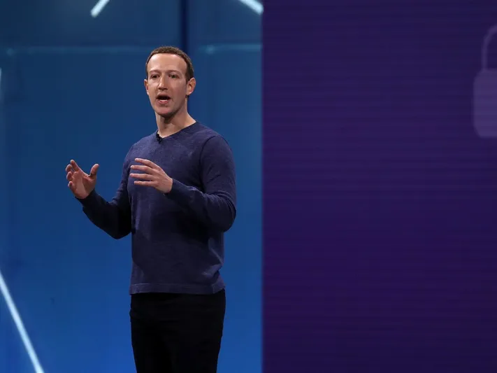 هل أصبح «مارك زوكربيرج» عنوان الموضة الرجالي لهذا الخريف؟