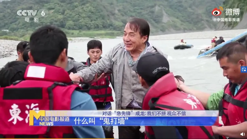 اختفى تحت الماء لدقيقة!..شاهد لحظات الرعب قبل إنقاذ «جاكي شان» من الغرق