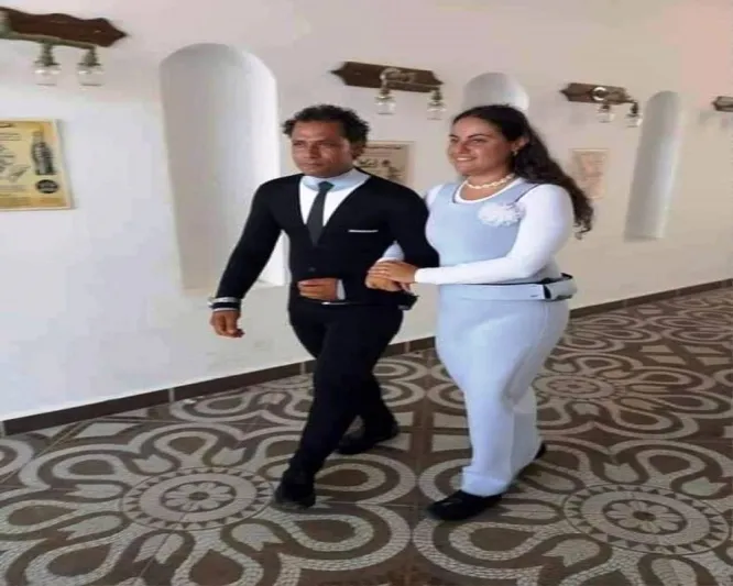 الرومانسية تتجه شرقاً.. عربي يفاجئ حبيبته بخطبة في أعماق البحر (فيديو)