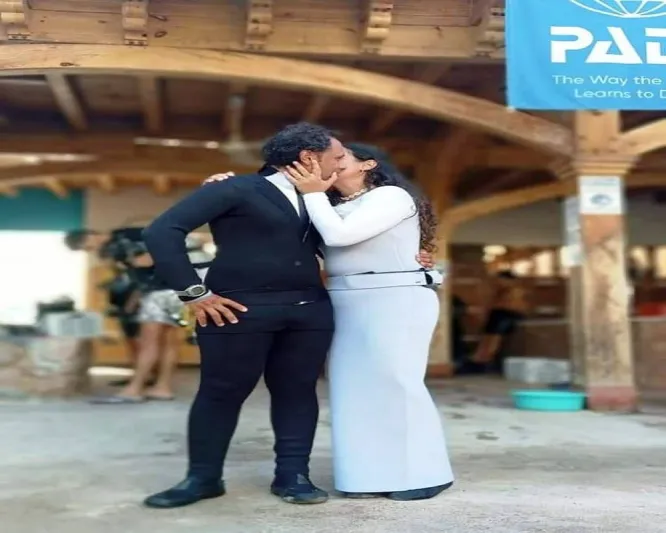 الرومانسية تتجه شرقاً.. عربي يفاجئ حبيبته بخطبة في أعماق البحر (فيديو)