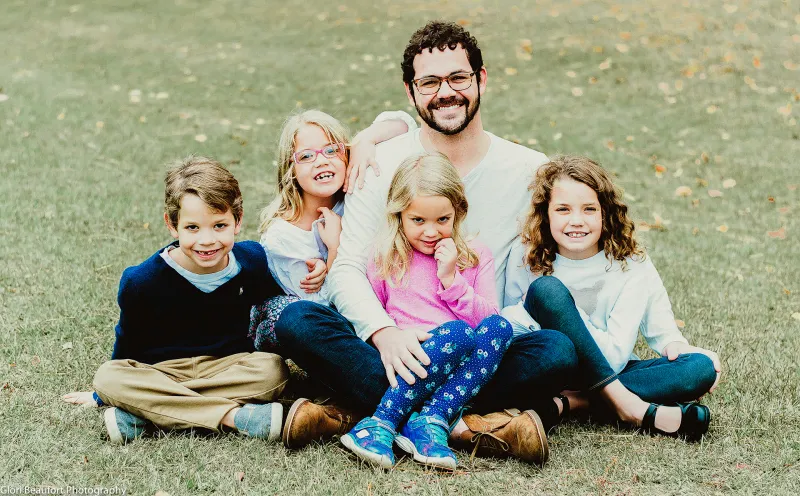 عمود البيت.. ما دور الرجل مع أبنائه وبناته وزوجته؟