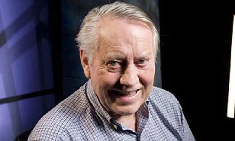 أختار الإفلاس برغبته.. ملياردير يتبرع بكامل ثروته للأعمال الخيرية