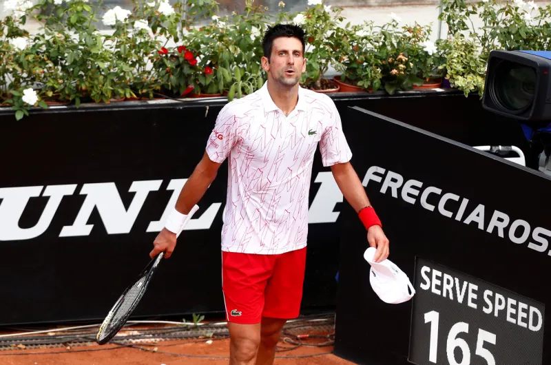  ديوكوفيتش يدخل في نوبة غضب جديدة والضحية مضربه (فيديو)