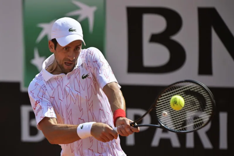  ديوكوفيتش يدخل في نوبة غضب جديدة والضحية مضربه (فيديو)