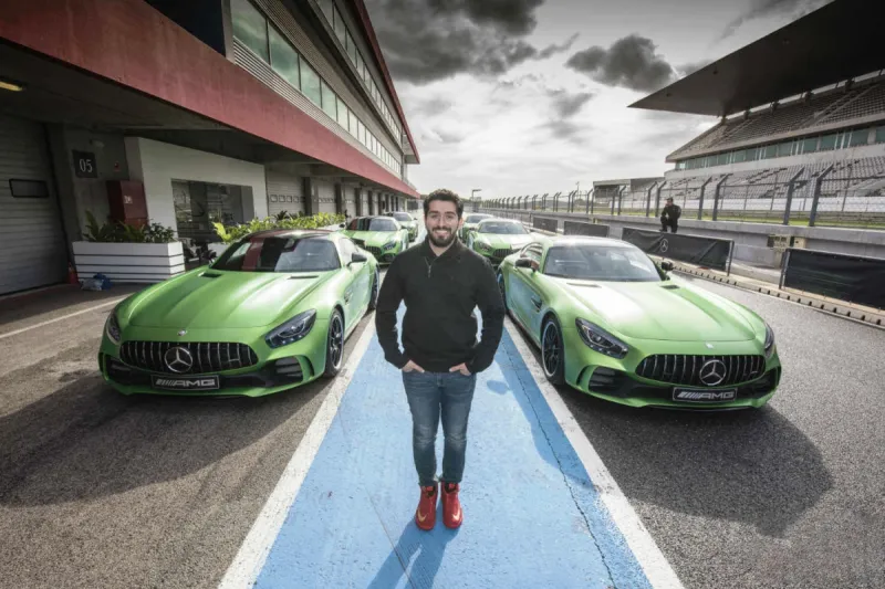 صهيب شعشاعة من البورصة البريطانيّة إلى عالم السّيّارات والسّوشيال ميديا