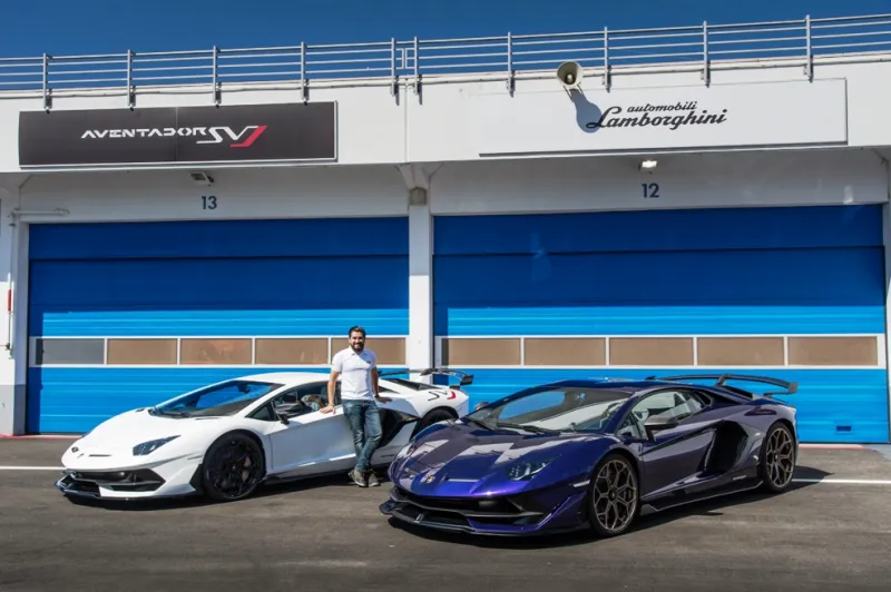 صهيب شعشاعة من البورصة البريطانيّة إلى عالم السّيّارات والسّوشيال ميديا