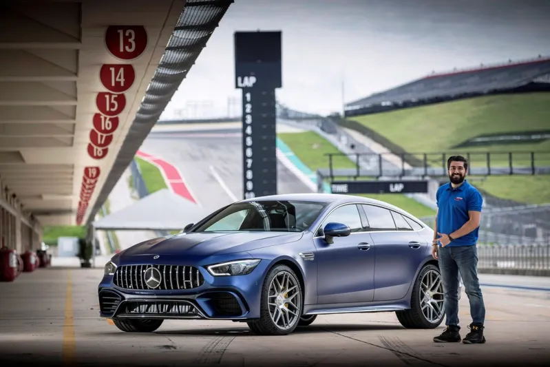 صهيب شعشاعة من البورصة البريطانيّة إلى عالم السّيّارات والسّوشيال ميديا