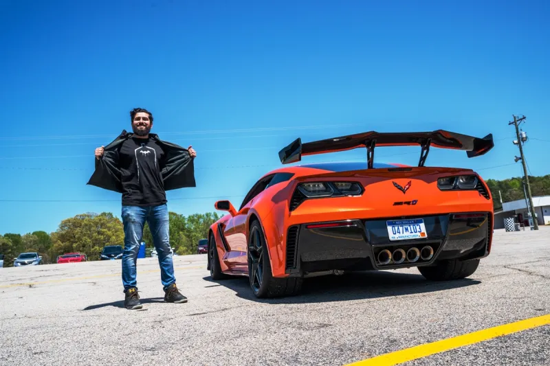 صهيب شعشاعة من البورصة البريطانيّة إلى عالم السّيّارات والسّوشيال ميديا