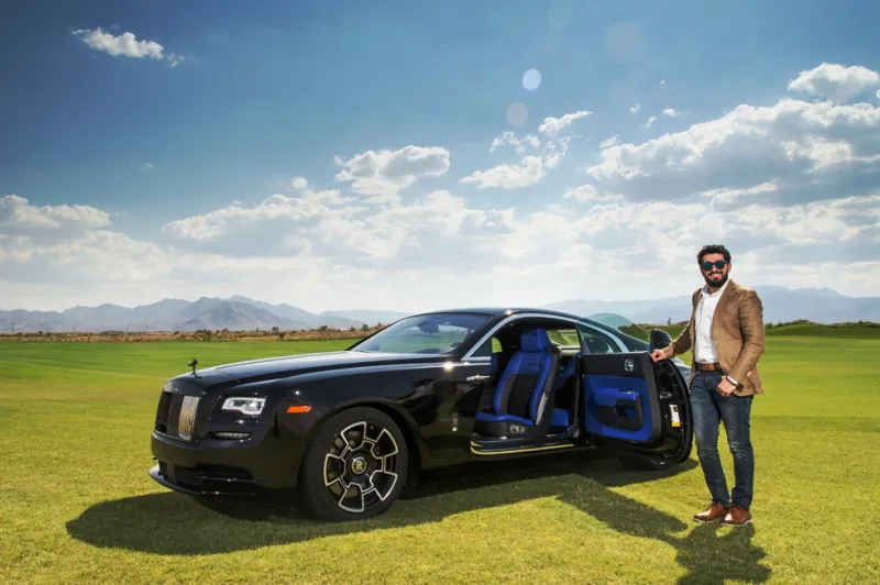 صهيب شعشاعة من البورصة البريطانيّة إلى عالم السّيّارات والسّوشيال ميديا