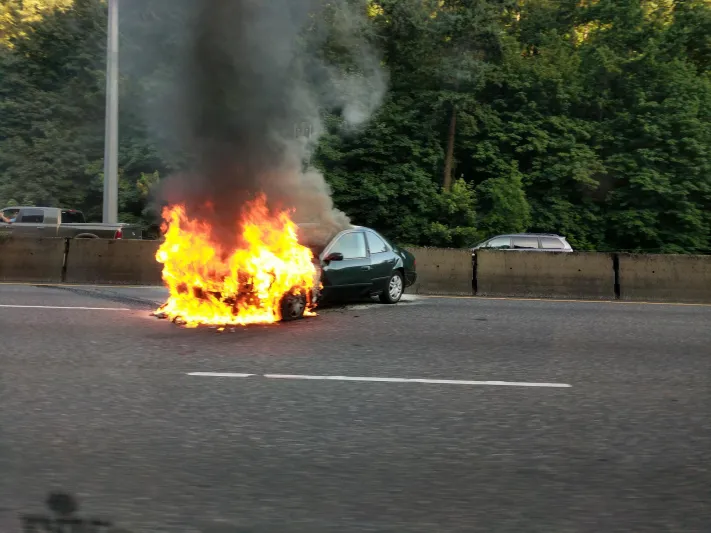 لهذا السبب لا تترك الشواحن والعبوات المضغوطة داخل المركبة