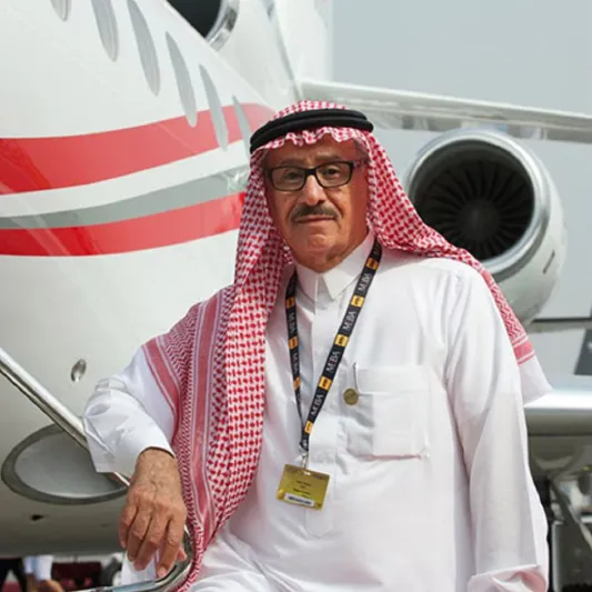  منذ 25 عاماً..كان عاشقاً للسيارات والطائرات والأن يملك توكيلاً للسيارات من أكبر التوكيلات بالمملكة