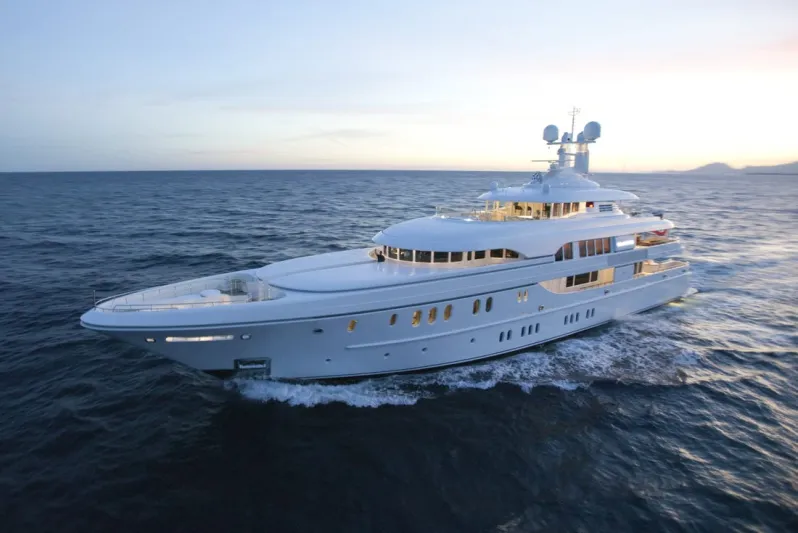 "Solemates" سوبر يخت فاخر من "Heesen" الهولندية