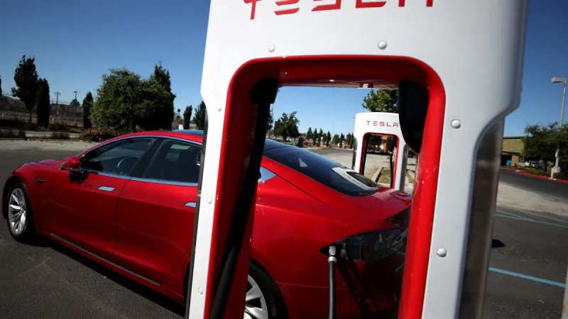 إيلون ماسك يحطم رقمه القياسي في مبيعات السيارات الكهربائية