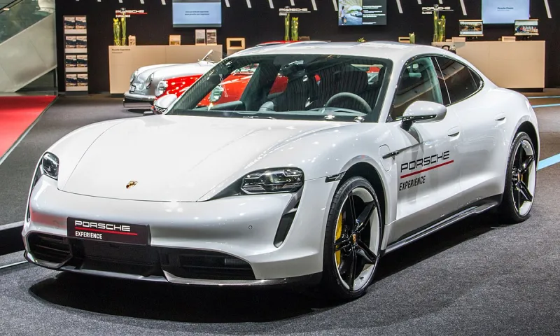 السيارات الكهربائية 2020.. هل ستحتل مكان سيارات الوقود؟