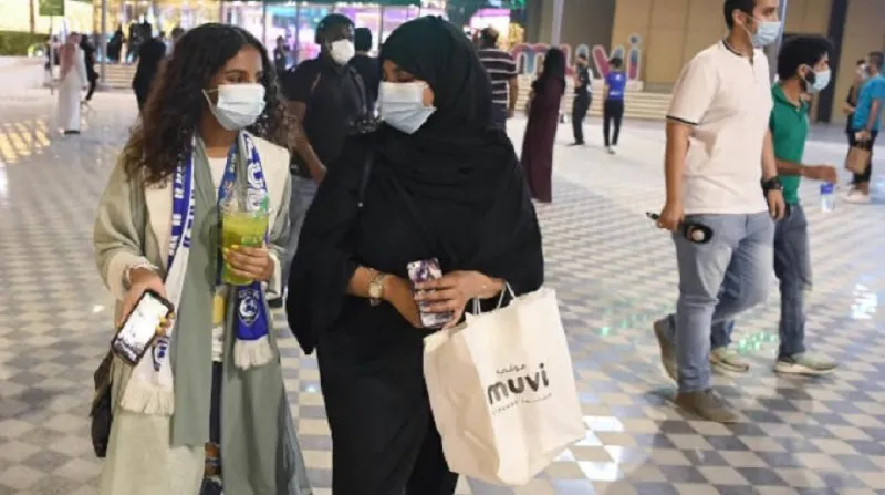 الرجال أم النساء؟..من أكثر التزاماً بإجراءات الوقاية من كورونا؟