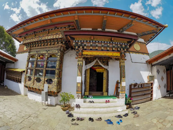 بوتان الخلابة: رحلة إلى مملكة السعادة وبلاد تنين الرعد 