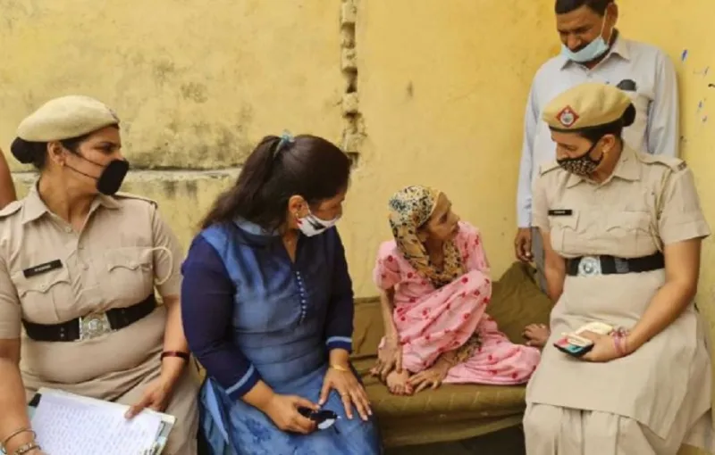 رجل يحبس زوجته في مرحاض لعام ونصف والسبب أغرب مما تتخيل (فيديو)