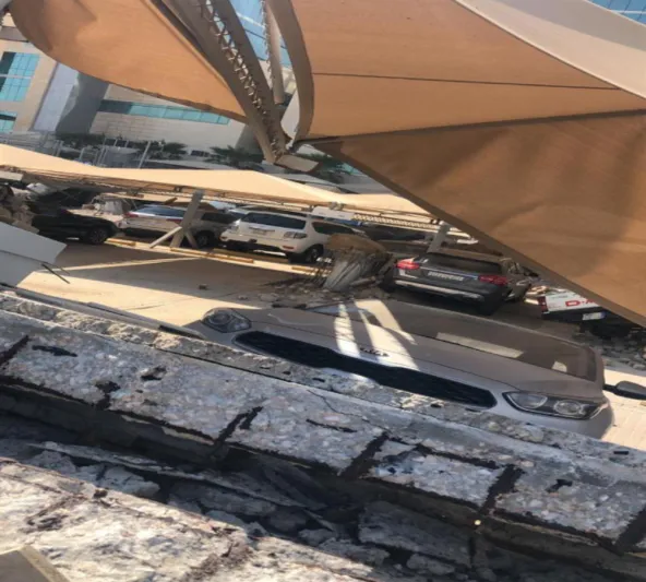 (فيديو) انهيار أرضي بمواقف سيارات لبرج تجاري في الخبر