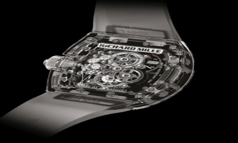 تامر حسني يظهر بساعة تقدر بـ 1.5 مليون يورو