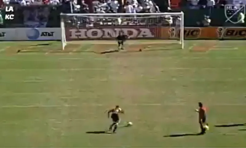 (فيديو) تسديد ضربات الترجيح في الدوري الأمريكي سنة 1996 