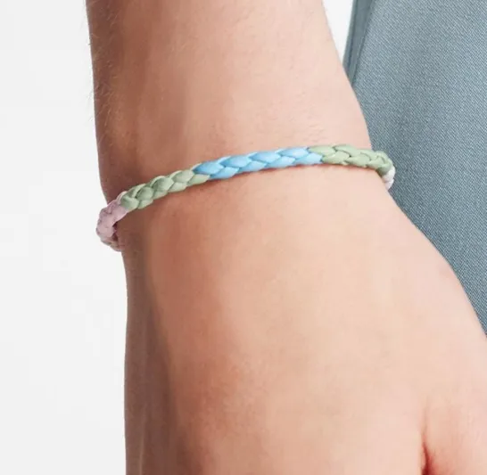 أناقتك تبدأ من معصمك.. أفخم ماركات الأساور الرجالية 2021