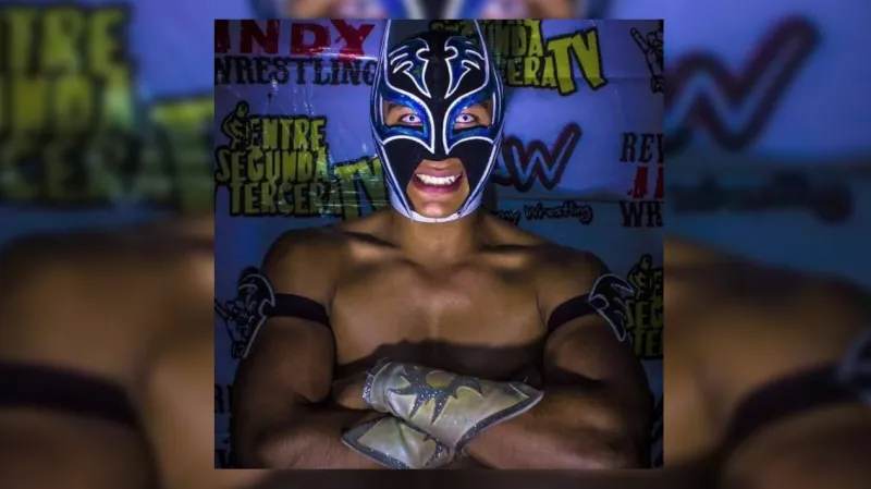 شاهد| بالضربة القاضية.. وفاة مصارع أثناء نزال على الهواء مباشرة