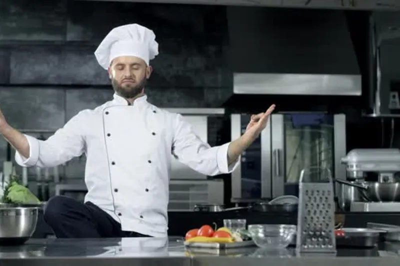 لماذا تنجذب المرأة للرجال الذين يجيدون مهارات الطبخ مقارنة بغيرهم؟