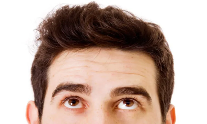 سبب ألم فروة الرأس عند تصفيف الشعر.. متى يتطلب الأمر زيارة الطبيب؟