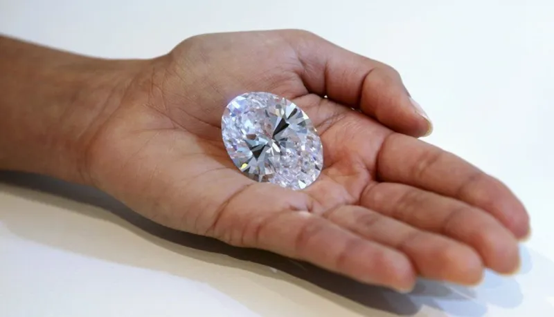 بيع ماسة بيضاء نادرة بـ 15.7 مليون دولار في مزاد باليابان