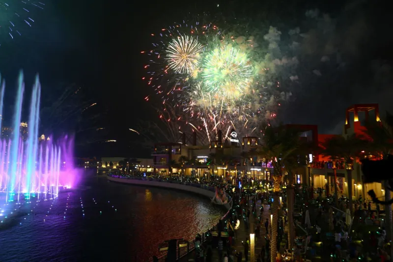 نافورة النخلة .. دبي تحطم الرقم القياسي لأكبر نافورة في العالم (فيديو)