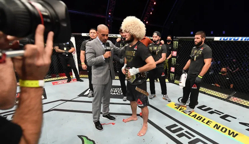 بدأت بعراك مع دُب وانتهت باعتزال مفاجئ.. حبيب محمدوف يودع الفنون القتالية للأبد (فيديو)