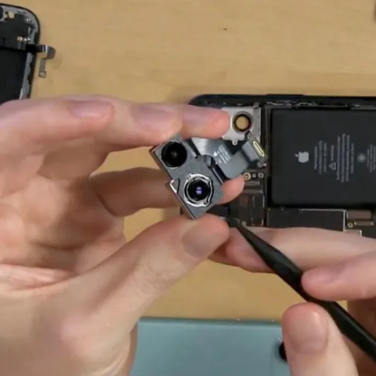 مكونات مبتكرة ..شاهد ماذا يوجد داخل هاتف آيفون 12 الجديد 