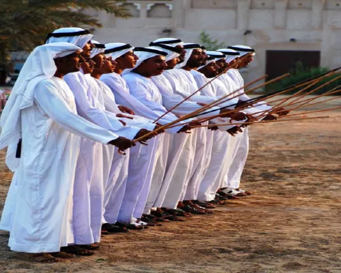 شاب يقلد مختلف رقصات الدول العربية بطريقة كوميدية ساخرة (فيديو)