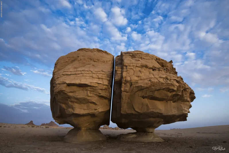 بعيدا عن الجن.. ما السبب  العلمي للانشطار العجيب لصخرة تيماء؟ (فيديو)